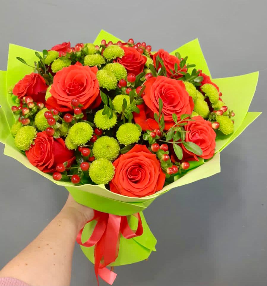 Букет цветов из: Хризантемы и Розы в Исилькуле