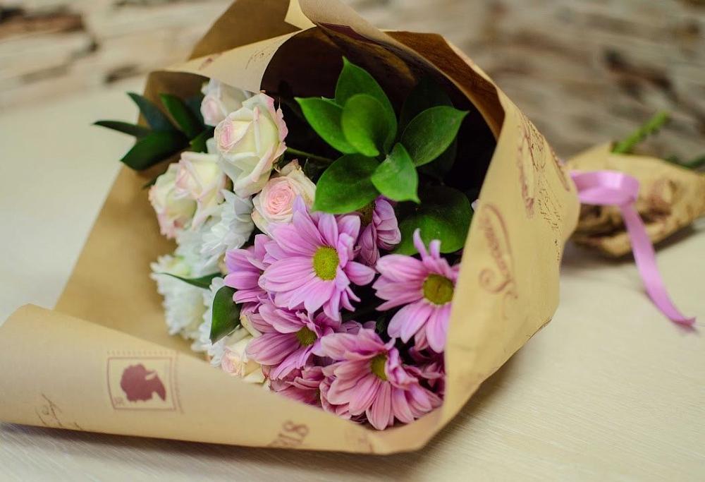 Букет цветов из: Розы и Хризантемы в Исилькуле