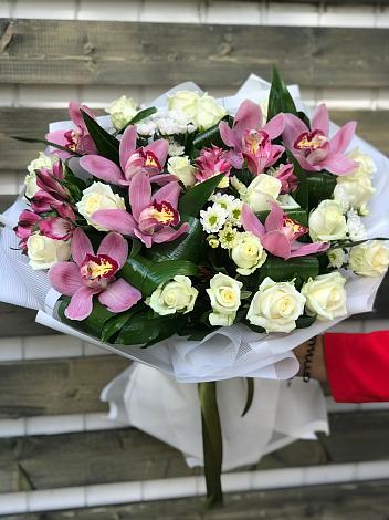 Букет цветов из: Розы и Хризантемы в Исилькуле