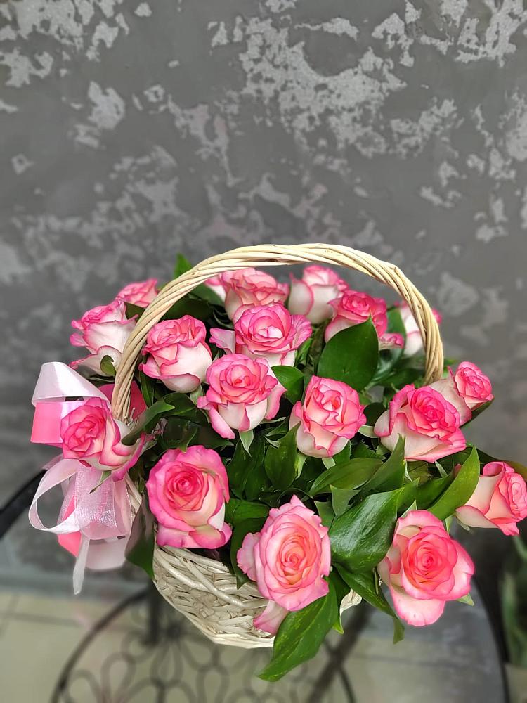 Цветочная композиция из Розы в корзине в Исилькуле