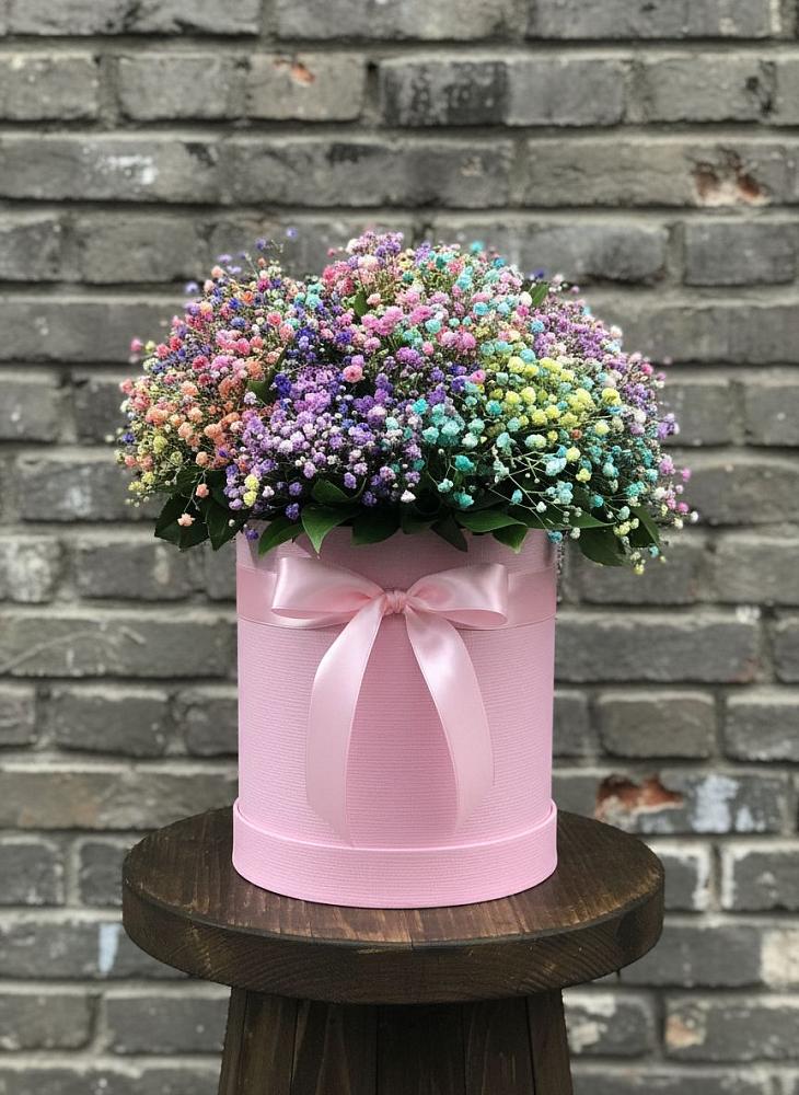 Цветочная композиция из Гипсофила и Розы в шляпной коробке в Исилькуле