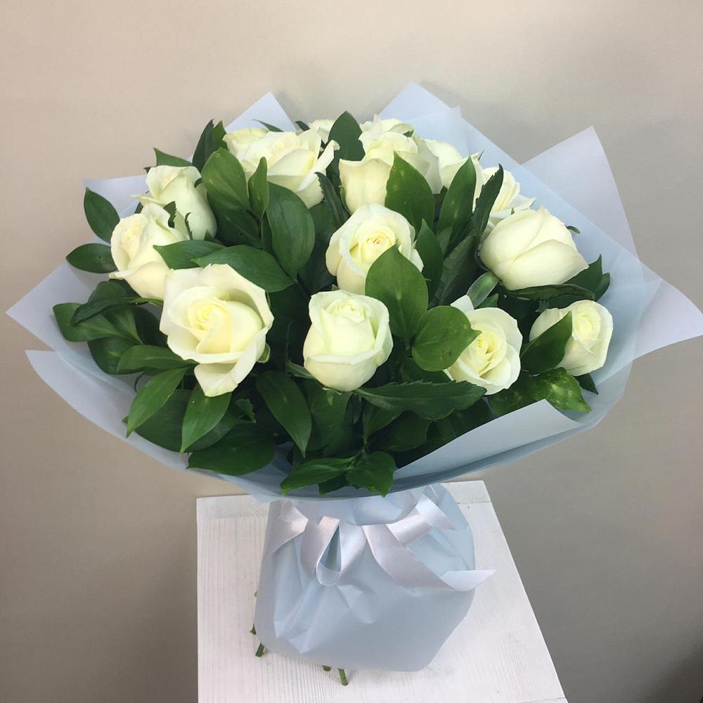 Букет 15 Белых роз Проуд в Исилькуле