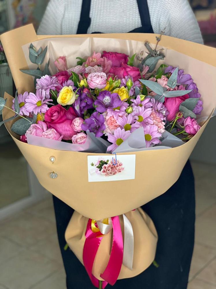 Букет цветов из: Хризантемы, Гвоздики и Альстромерии в Исилькуле