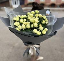 Букет Белые кустовые розы Солинеро в Исилькуле