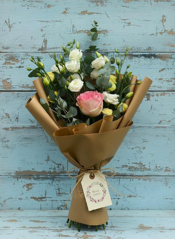 Букет цветов из: Розы и Лизиантусы в Исилькуле