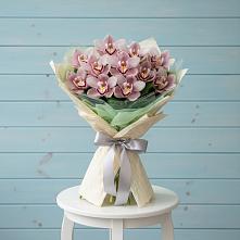 Букет цветов из:  Орхидеи и Розы в Исилькуле