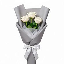 Букет 3 белые розы в Исилькуле