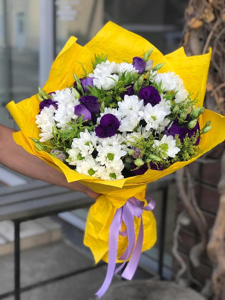 Букет цветов из: Ирисы, Хризантемы и Ромашки в Исилькуле