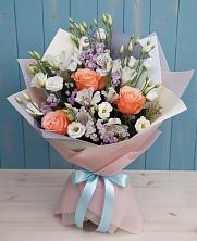 Букет цветов из:  Лизиантусы, Розы, Альстромерии и Гипсофила в Исилькуле