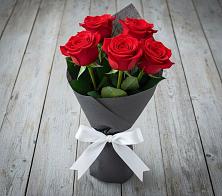 Букет 5 Красных роз Эдлесс Лав в Исилькуле