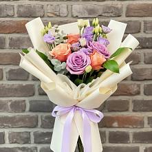 Букет цветов из:  Лизиантусы и Розы в Исилькуле