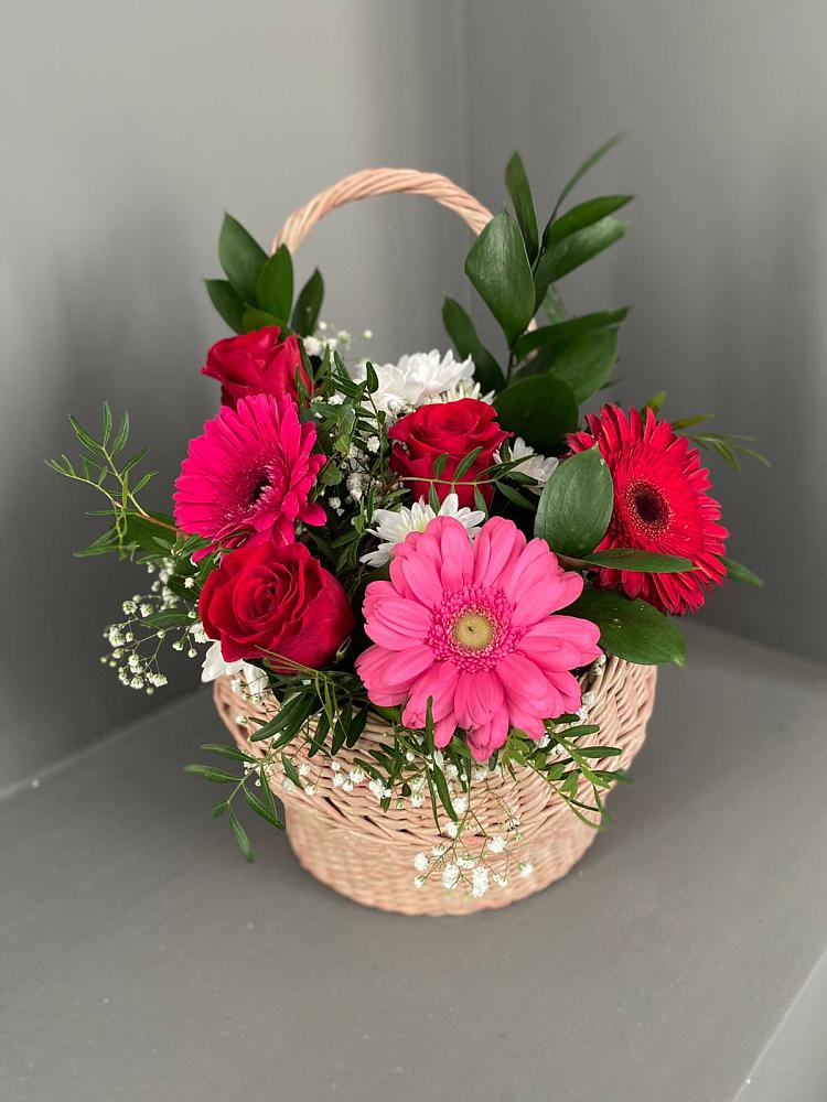 Цветочная композиция из Розы, Хризантемы и Герберы в корзине в Исилькуле