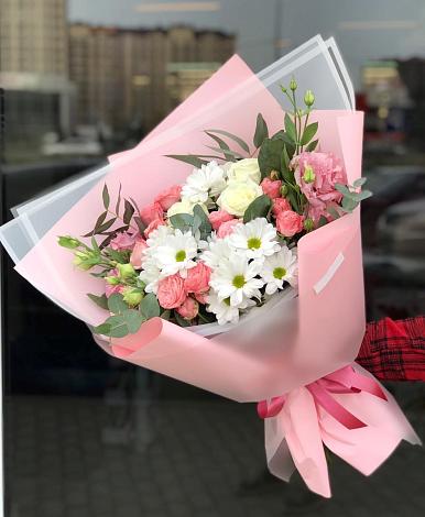 Букет цветов из: Розы, Лизиантусы и Хризантемы в Исилькуле